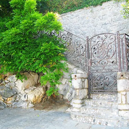 Vilă Raisa *